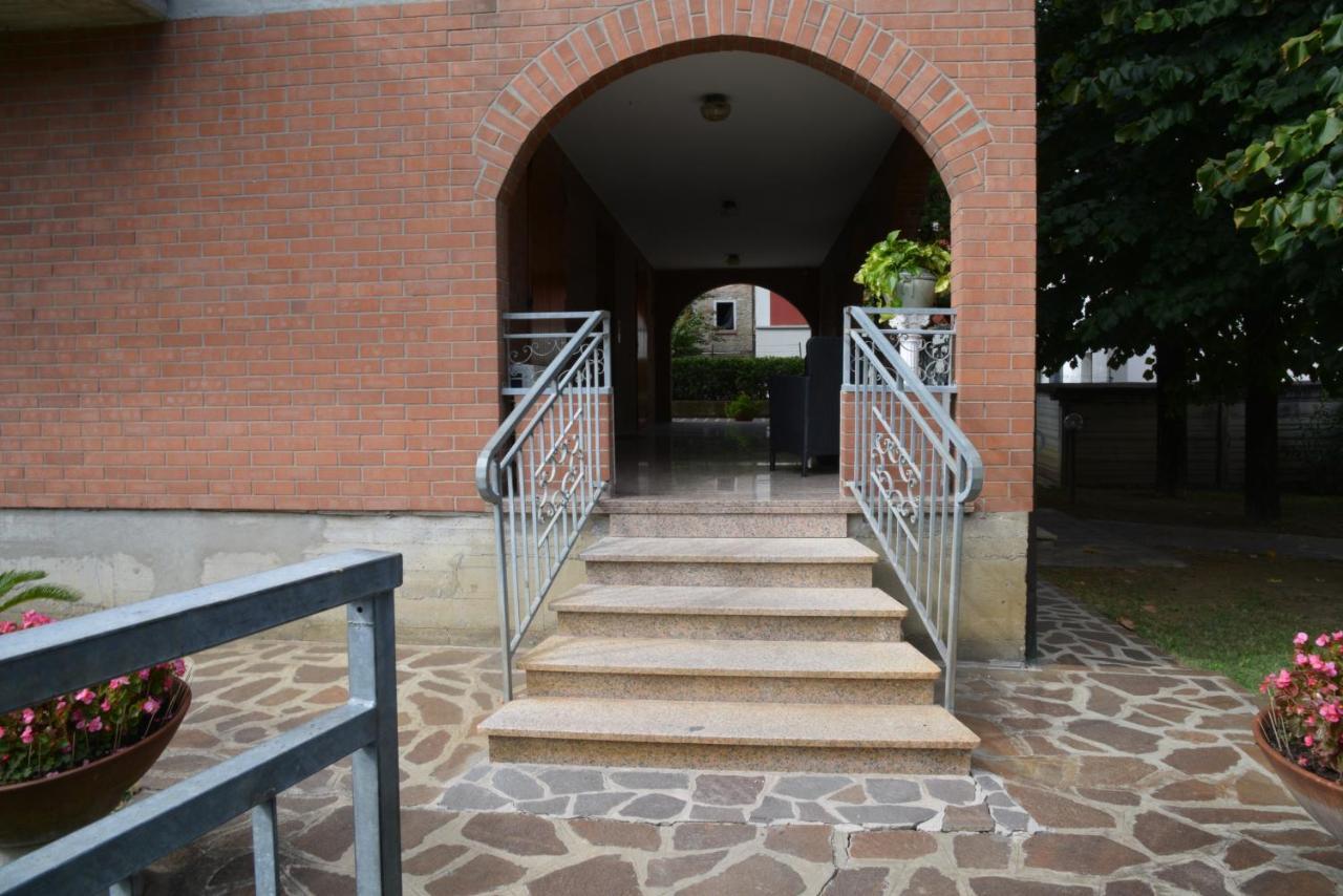 Villa Ferrari Oriella Solignano Nuovo Екстер'єр фото